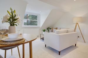 Open Plan Lounge/Diner- click for photo gallery